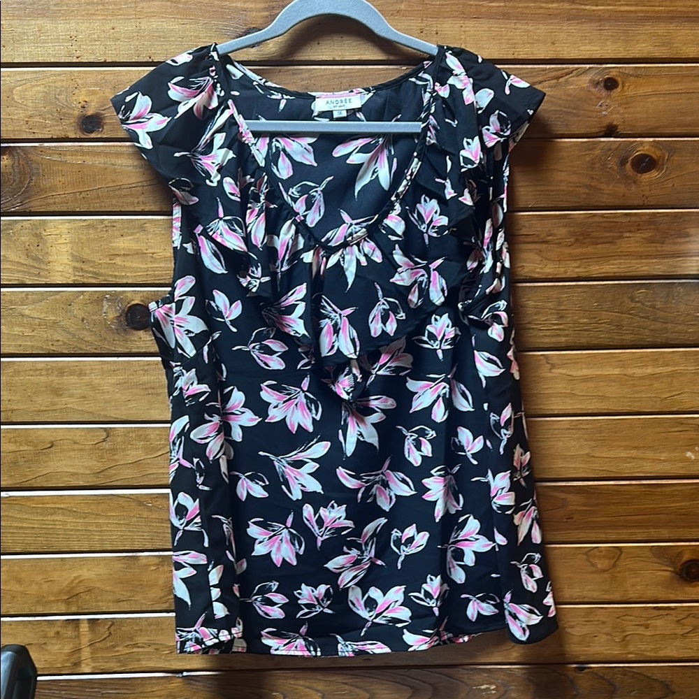ANDREE BY UNIT 1X Black Floral Top